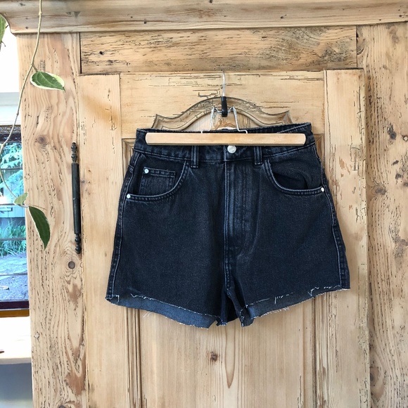 HIGH WAISTED SHORTS - Picture 1 of 3